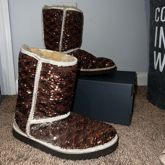 UGG Boots - Picture 1 of 3